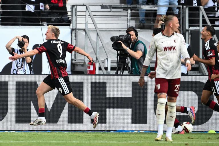 Jonathan Burkardt traf für Eintracht Frankfurt zur frühen Führung. — © Florian Wiegand/dpa