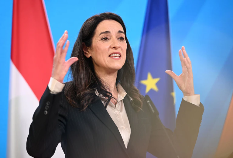 Mit Ungarns Außenministerin Anita Orbán will die CSU in Kloster Banz über das deutsch-ungarische Verhältnis sprechen. (Archivbild) — © Elisa Schu/dpa