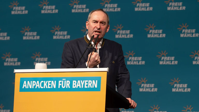 Die Freien Wähler wollen die von der CSU in Berlin mitverhandelten Schuldenpläne von Union und SPD im Bundesrat nicht mittragen. (Archivbild) — © Armin Weigel/dpa