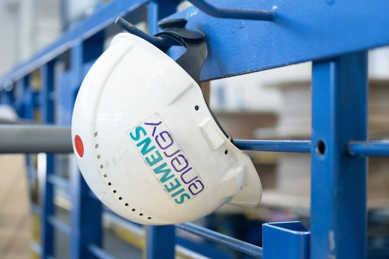Siemens Energy ist solide in sein Geschäftsjahr gestartet. (Archivbild) — © Sebastian Kahnert/dpa