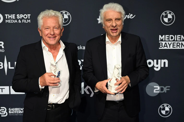 Die beiden Münchner «Tatort»-Ermittler Miroslav Nemec und Udo Wachtveitl haben den Ehrenpreis des Ministerpräsidenten erhalten. — © Felix Hörhager/dpa