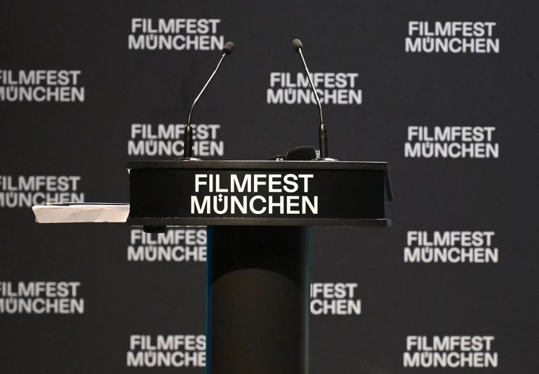 Traditionell bietet das Festival auch zahlreiche Gesprächsrunden mit Filmschaffenden. (Archivbild) — © Felix Hörhager/dpa