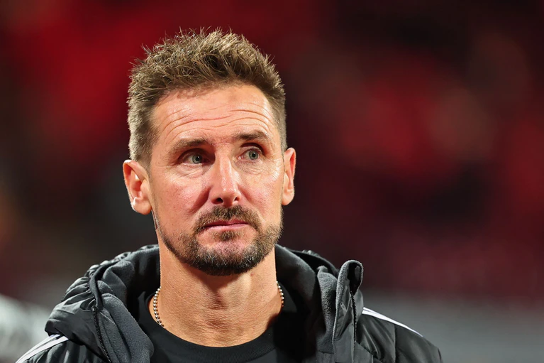 Miroslav Klose ist im dritten Jahr in der 2. Fußball-Bundesliga Trainer beim 1. FC Nürnberg. — © Daniel Karmann/dpa