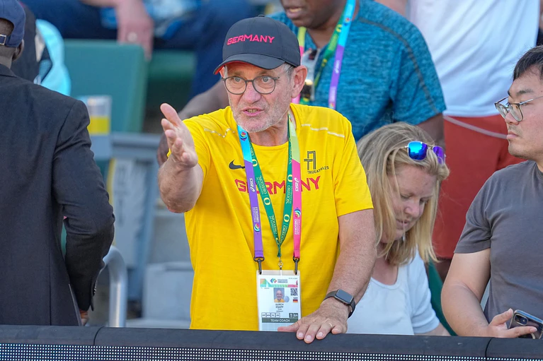 Mihambos Trainer Ulli Knapp ist auf die EM gespannt. (Archivbild) — © Michael Kappeler/dpa