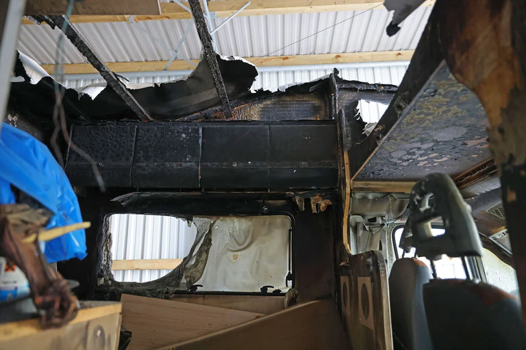 Mundlos und Böhnhardt wurden am 4. November 2011 tot in einem ausgebrannten Wohnmobil in Eisenach gefunden. Bei der Beschaffung des Wohnmobils soll Susann E. geholfen haben. (Archivbild) — © Oliver Berg/dpa