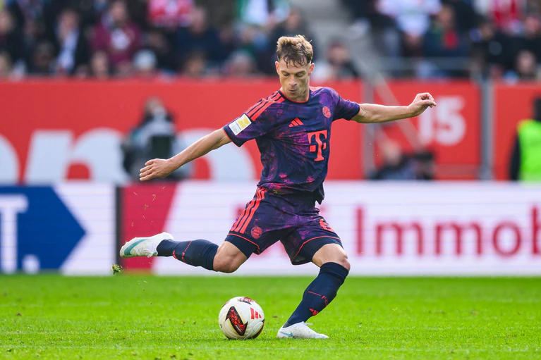 Joshua Kimmich soll nach einem privaten Schicksalsschlag wieder am Ball sein. (Archivbild) — © Tom Weller/dpa