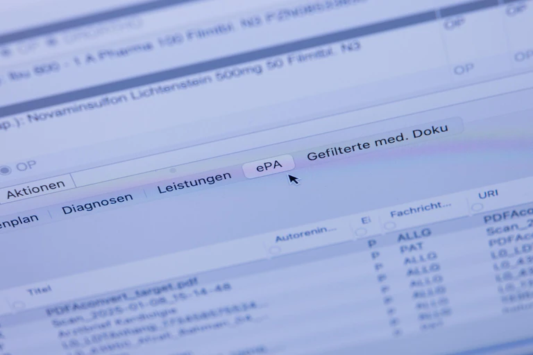 Seit dem 15. Januar erhalten alle Kassenpatienten eine ePA - außer sie widersprechen. (Archivbild) — © Rolf Vennenbernd/dpa-Pool/dpa