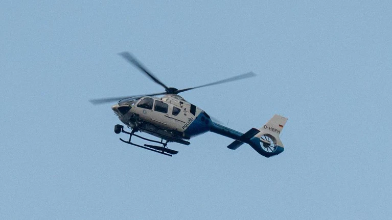 Die Polizei sucht weiter nach dem Mann. (Symbolbild) — © Armin Weigel/dpa