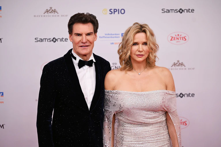 Haben sich in Freundschaft entschieden, getrennte Wege zu gehen: Veronica Ferres und Carsten Maschmeyer. (Archivbild) — © Felix Hörhager/dpa