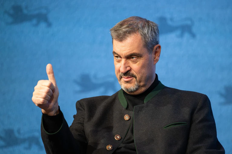 Radfahren und Schwimmen findet CSU-Chef Markus Söder heutzutage besser als Joggen. — © Silas Stein/dpa