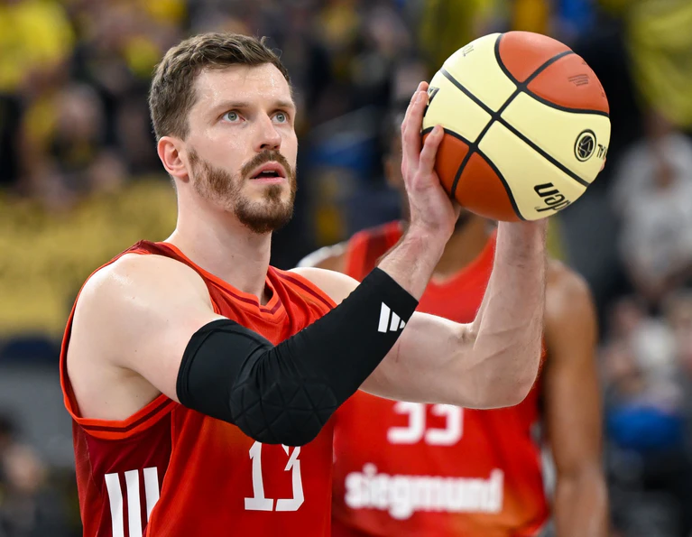 Bleibt bei den Bayern-Basketballern: Welt- und Europameister Andreas Obst. (Archivbild) — © Sven Hoppe/dpa