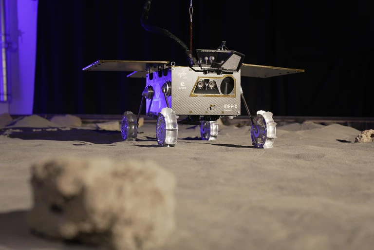 «Idefix» - hier ein Modell - soll selbstständig den Marsmond Phobos erkunden. — © Ehsan Monajati/dpa