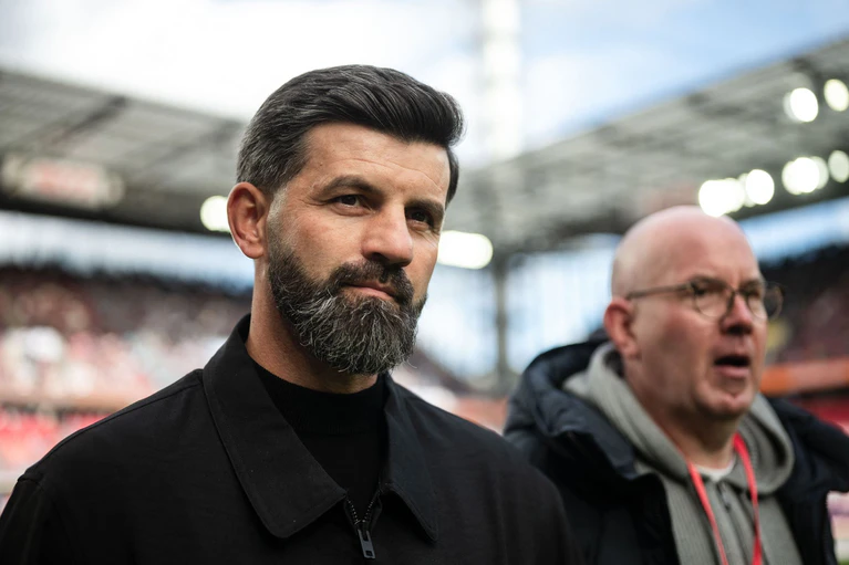 Schalke-Trainer Miron Muslic spricht sich für mehr «Coaching-Hygiene» aus. — © Marius Becker/dpa