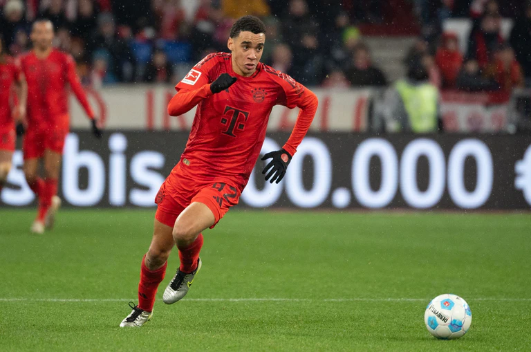 Jamal Musiala fehlt in Mönchengladbach krank. — © Magdalena Henkel/dpa