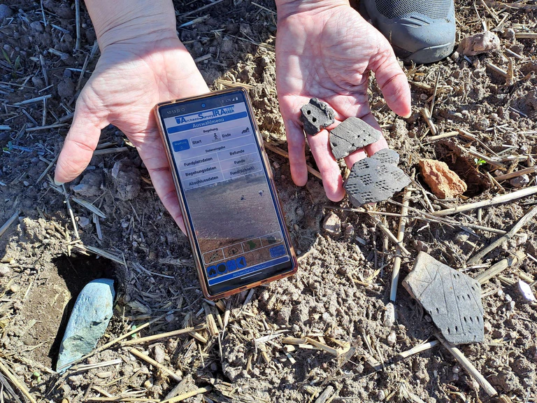 Eine App soll es künftig in Bayern leichter machen, archäologische Funde an die Behörden zu melden. — © Bayerisches Landesamt für Denkmalpflege