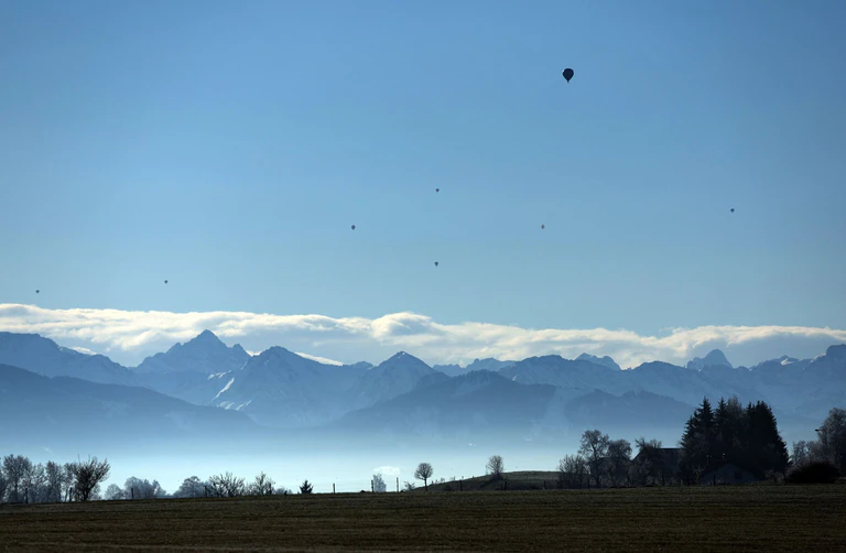 «Die Chancen stehen ziemlich gut, dass sich am Samstag in ganz Bayern die Sonne zeigt», sagte ein Sprecher des DWD. (Archivbild) — © Karl-Josef Hildenbrand/dpa