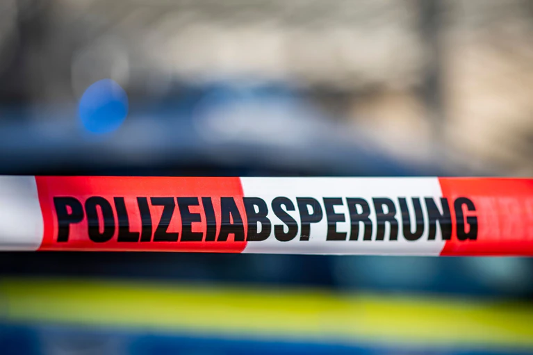 Laut Polizei wurde ein Sperrradius von 300 Metern um den Fundort der Bombe errichtet. (Symbolbild) — © David Inderlied/dpa