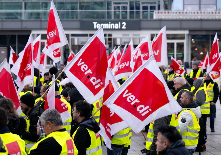 Warnstreiks gab es in dieser Woche bereits am Münchner Flughafen - weitere sollen kommende Woche folgen.  — © Sven Hoppe/dpa