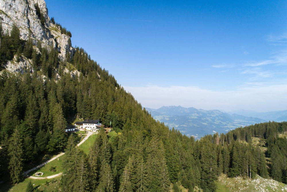Wandern, Herbst, DAV, Noch bis 3. November geöffnet: Das Brünnsteinhaus - Bild: DAV / Jens Klatt