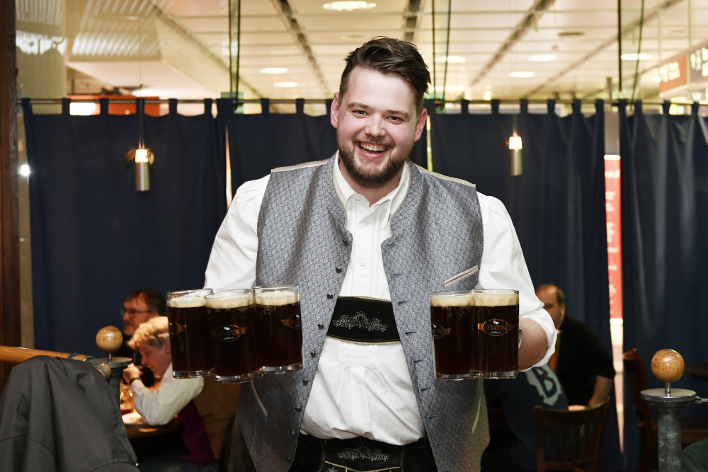 Bier, Mass, Kellner, Airbräu, Bild: Airbräu