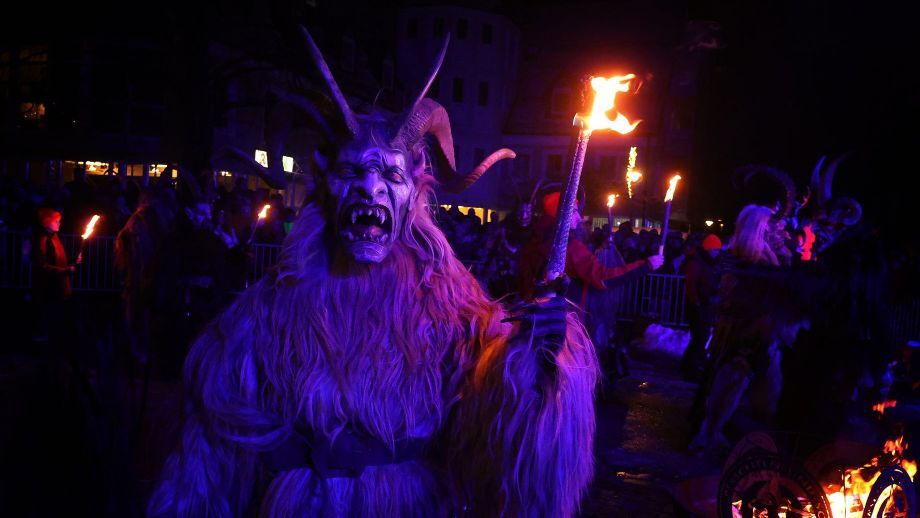 Die Perchtenläufe sind ein alter Brauch.